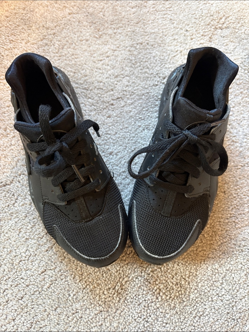 NIKE All-Black Athletic Sneakers - Sporty Lace-Up Trainers FOR KIDS
